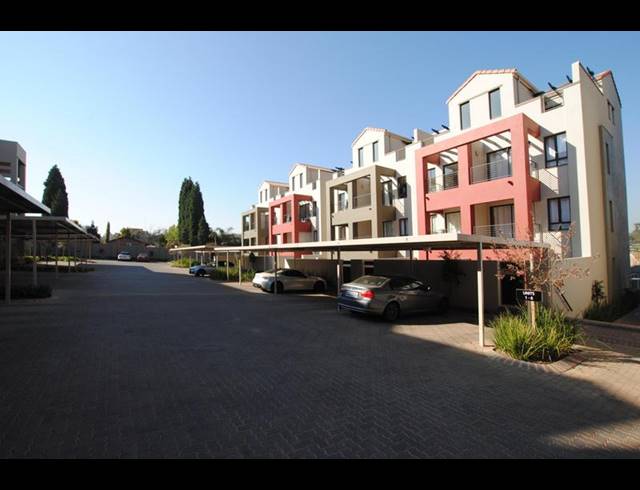 1 BEDROOM APARTMENT FOR SALE IN SUNNINGHILL
